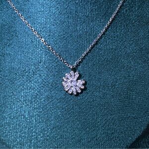 Elegant Silver Flower Pendant Necklace